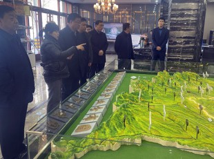 州委書記郭鶴立蒞臨臨夏農特產品大觀園調研督查農特產品展示情況